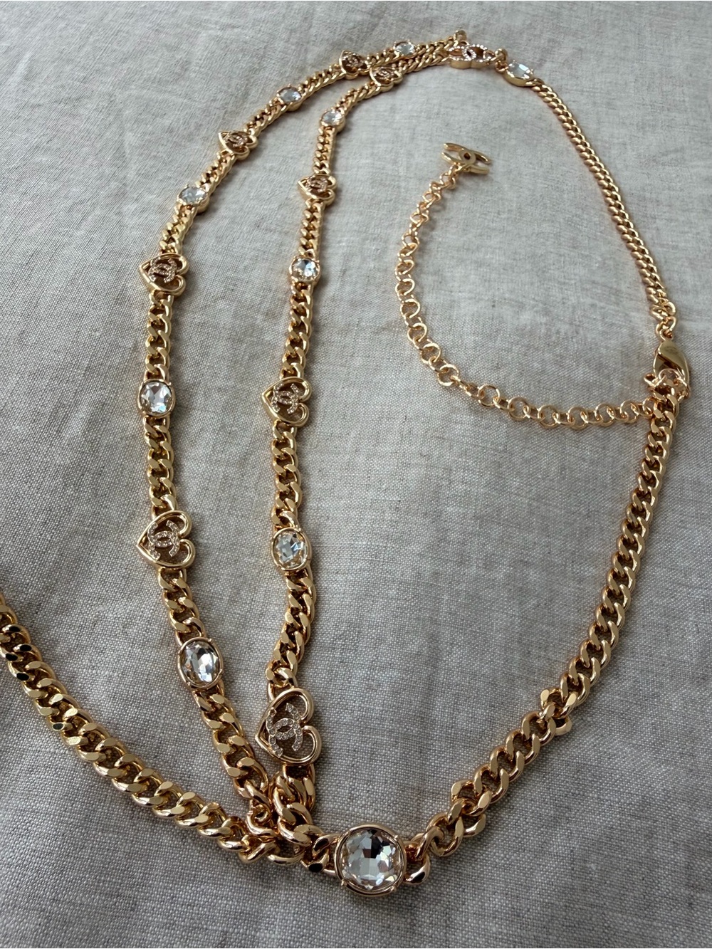 ✨CHANEL Gold Heart Charm Chain Belt with Crystal Accents💛 - Picture 9 of 13